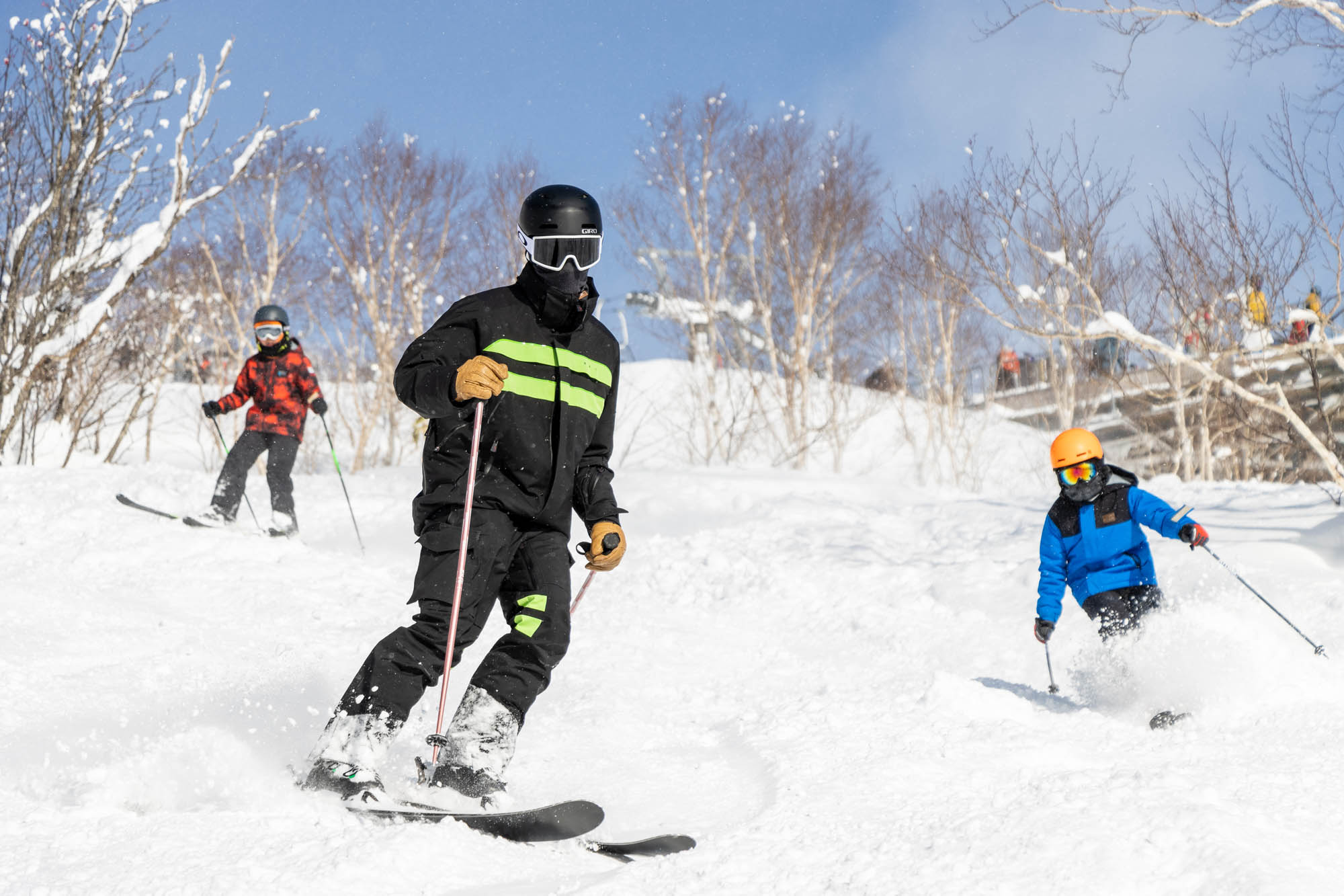 Niseko Black Concierge Service - Instructor with clients and vehicle