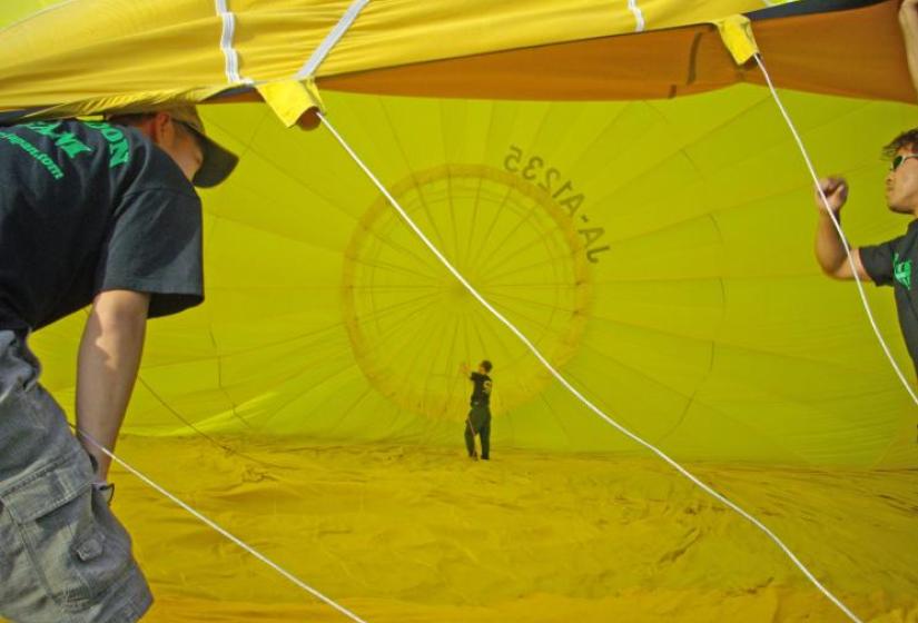 Inside Balloon Step 3: Stand inside the balloon