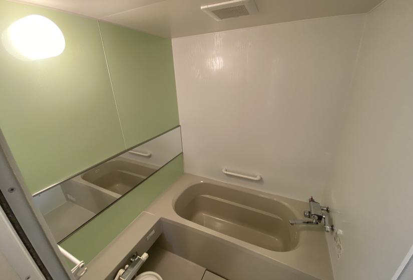 A green unit bath 