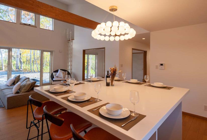 A set dining table