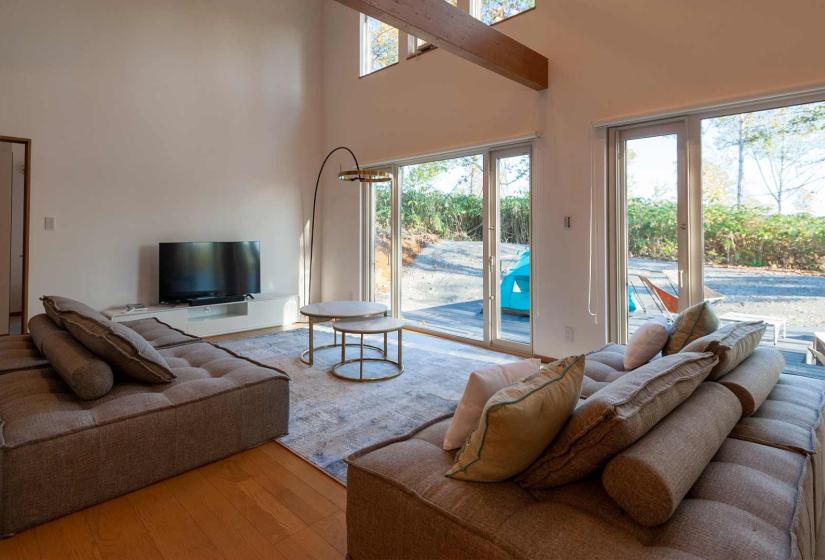 Living with large windows